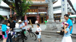 Cina, Dali. Venditore di zucchero filato nella Old Town.