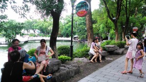 Cina, Guilin. Primo pomeriggio di metà agosto al parco del Lago Rong.