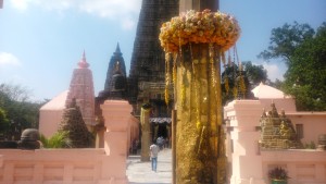 India, Bodhgaya. Mahadodhi Temple, eretto nel VI secolo, raso al suolo dalle invasioni islamiche del XI secolo, ristrutturato nel 1882. Patrimonio UNESCO.