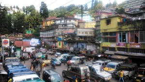 India, Darjeeling. Lo stand delle jeep. E' una città situata a 2140 metri di altitudine, con strade dissestate e pochissimi mezzi pubblici.