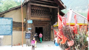 Bharmour, il portale in legno del Lakshna Devi Temple, VII secolo, costruito durante il regno del raja Meru Verma .