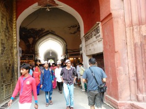 Old Delhi, Red Fort, costruito tra il 1638 e il 1648, da Shah Jahan, mughal (islamico). Nella foto il Lahore Gate (rivolta verso il Pakistan).