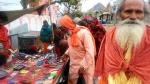 Pushkar, mercatino all'ingresso di un meeting nazionale indù.