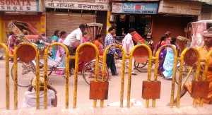 Varanasi, domenica in Main road.