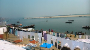 Varanasi, panorama, sempre affascinante, lungo i ghat.