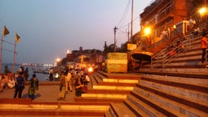 Varanasi, sera al Kandar Ghat.