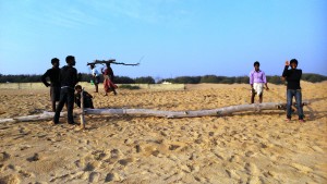 Copia (2) di Puri, 7 gennaio 2015. Attività sulla spiaggia del Villaggio dei pescatori.