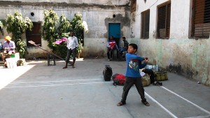 Varanasi, 26 febbraio 2017. Parco giochi nei pressi del Vishwanath Temple.